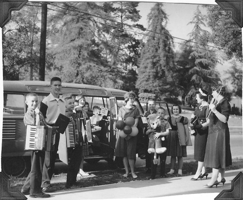 DisneybandVW.jpg (98220 bytes)